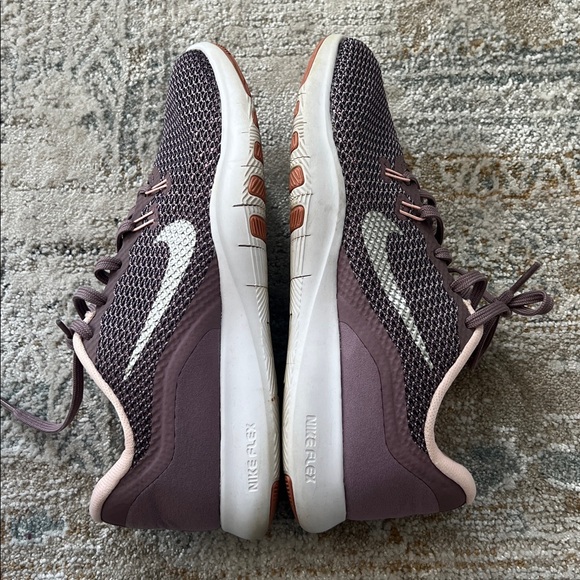 ‼️ Nike Mauve and Cream Sneakers ‼️ - Picture 2 of 4